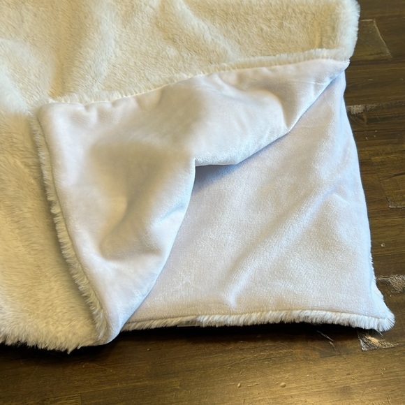 Pottery Barn Kids Faux Fur Blanket Neutral Gray Cream Taupe - Picture 2 of 5